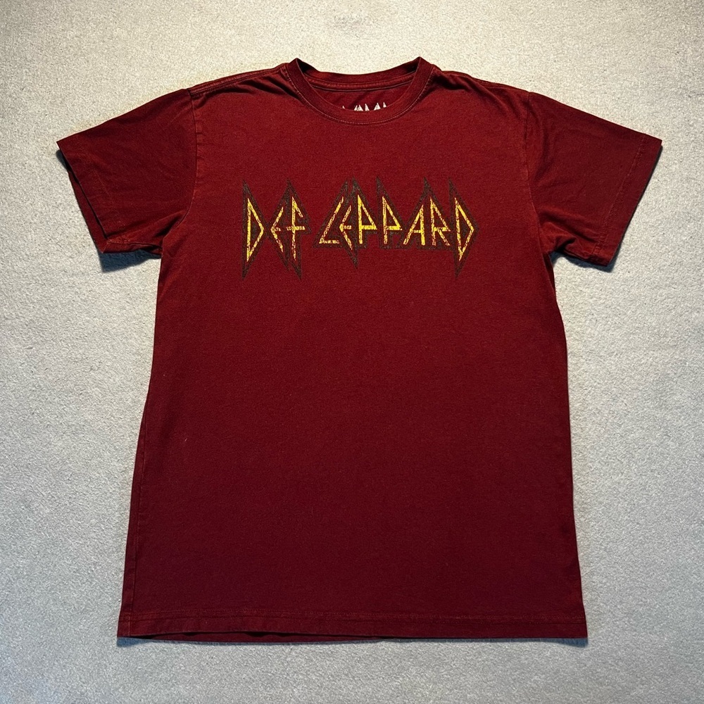Def Leppard T-Shirt Small Red Classic Rock 80s Retro Band Tee Cotton Blend